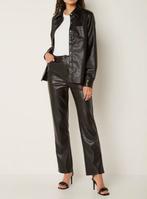 Mooie NA-KD leather-faux blouse (nieuw!!!) met prijskaart, Kleding | Dames, Blouses en Tunieken, NA-KD, Verzenden, Zwart, Nieuw