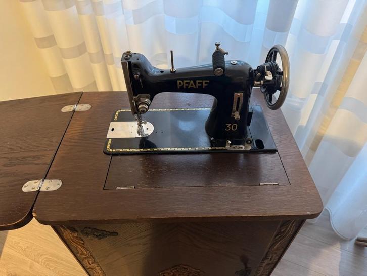 Vintage naaimachine Pfaff 30 in antiek kastje, Antiek en Kunst, Antiek | Naaimachines, Ophalen