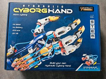 Cyborg hand beschikbaar voor biedingen