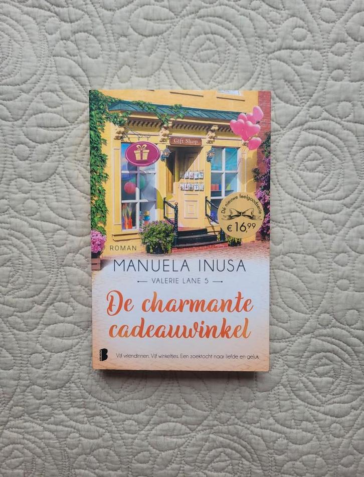 Manuela Inusa - De charmante cadeauwinkel, Boeken, Romans, Zo goed als nieuw, Ophalen of Verzenden