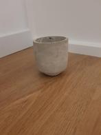 Klein lichtgrijs bloempotje, Tuin en Terras, Bloempotten, Steen, Rond, Binnen, Ophalen of Verzenden