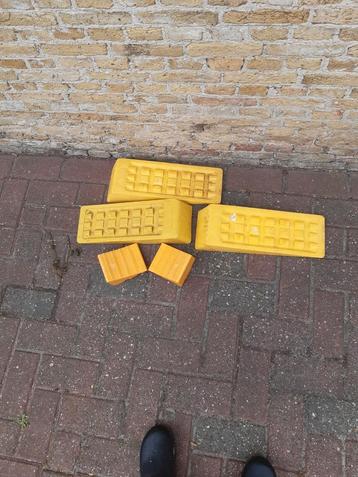 3 oprijblokken voor 10 euro beschikbaar voor biedingen