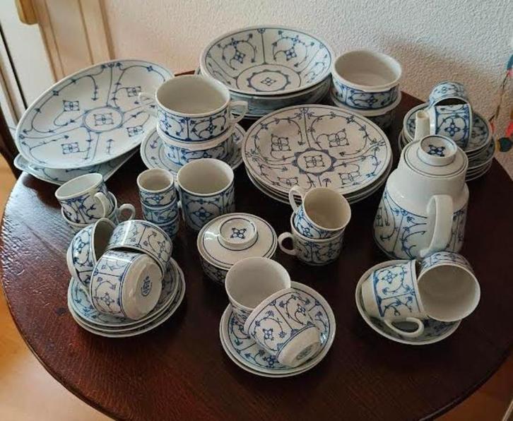 servies Blau Saks ( alles in EEN koop ), Huis en Inrichting, Keuken | Servies, Gebruikt, Kop(pen) en/of Schotel(s), Overige stijlen