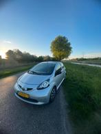 Toyota Aygo 1.0 12V Vvt-i 3DRS MMT 2006 Grijs, Auto's, Toyota, Voorwielaandrijving, 765 kg, 4 stoelen, 68 pk