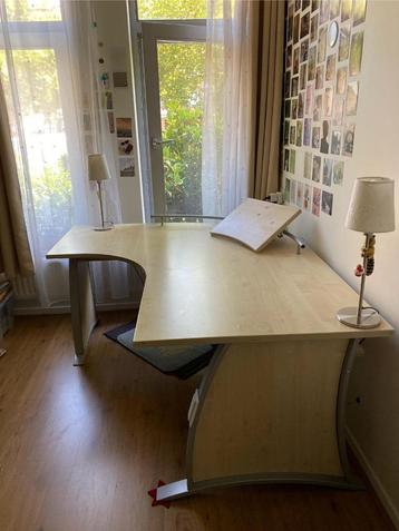 bureau beschikbaar voor biedingen
