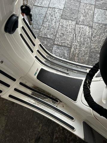 Vespa scooter, bouwjaar 2015, 10893 km beschikbaar voor biedingen