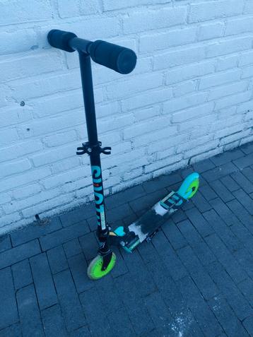Stuntstep met verlichting in de wieltjes  beschikbaar voor biedingen
