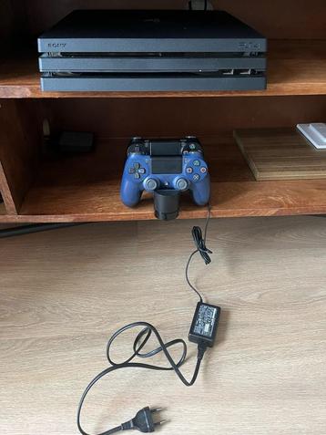 Playstation 4 PRO met 2 controllers beschikbaar voor biedingen