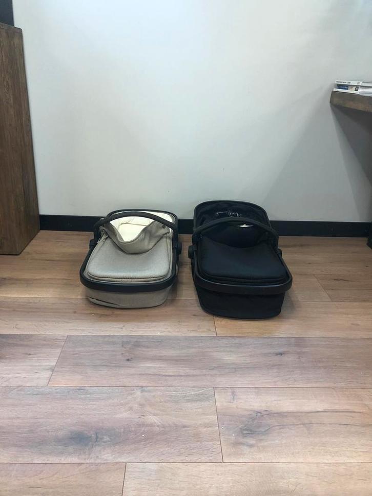 Deryan Evy Bassinet - ZGAN - Nougat - Zwart, Motoren, Accessoires | Koffers en Tassen, Zo goed als nieuw, Ophalen of Verzenden