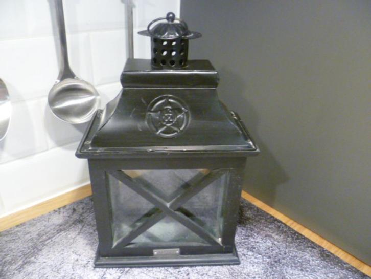 Zwart metaal glas lantaarn kaarsen houder van Lifestyle, Huis en Inrichting, Woonaccessoires | Kandelaars en Kaarsen, Zo goed als nieuw