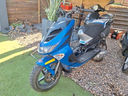 Aprilia sr50 minarelli horizontaal sprint scooter, Fietsen en Brommers, Scooters | Aprilia, Zo goed als nieuw, SR 50, Benzine