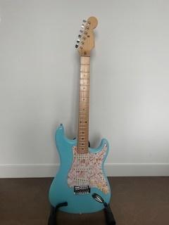 2 projectgitaren en versterker, Muziek en Instrumenten, Snaarinstrumenten | Gitaren | Elektrisch, Zo goed als nieuw, Solid body