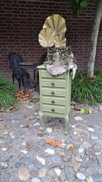 Prachtige sfeervolle Ladekast Olive Green beschikbaar voor biedingen