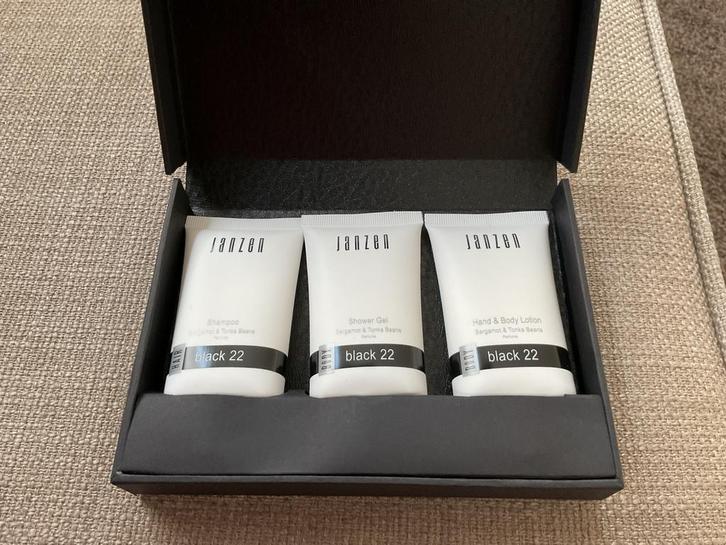 Janzen Black 22 Set, shampoo, showergel, bodylotion, Nieuw, Sieraden, Tassen en Uiterlijk, Uiterlijk | Lichaamsverzorging, Nieuw