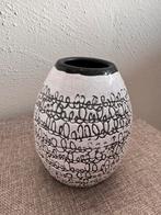 HK Living vaasje vaas vtwonen zwart wit, Huis en Inrichting, Woonaccessoires | Vazen, Wit, Aardewerk of Porselein, Ophalen of Verzenden