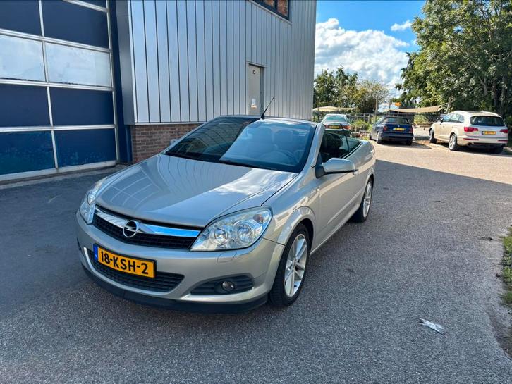 Opel Astra 1.8 16V Twintop 2010 Grijs Cabrio, Navi, Leder, Auto's, Opel, Bedrijf, Astra, ABS, Airbags, Airconditioning, Bluetooth