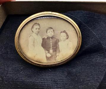 Antieke Broche goud verguld parelmoer foto broche Frankrijk beschikbaar voor biedingen