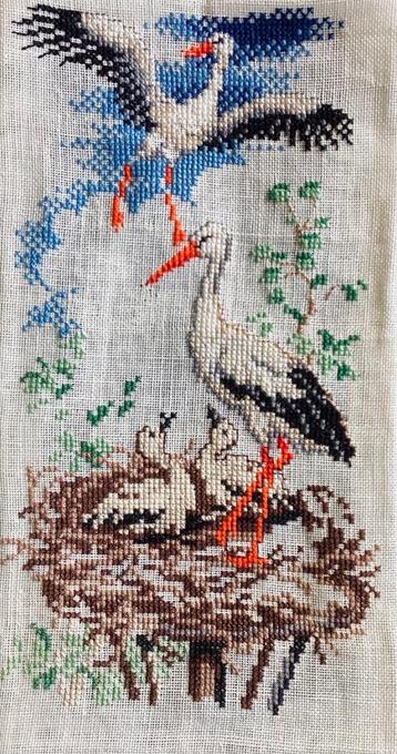 Borduurwerk, zijde, ooievaar op nest, vintage beschikbaar voor biedingen