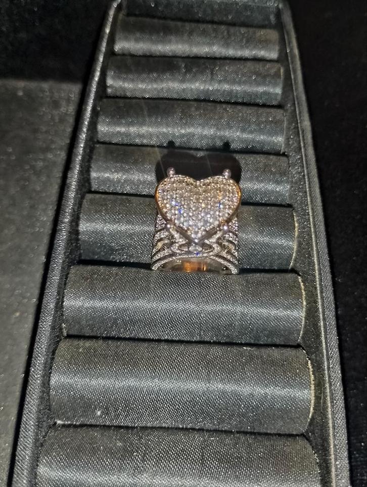mooie zilveren ring, Sieraden, Tassen en Uiterlijk, Ringen, Zo goed als nieuw, Dame, 17 tot 18, Zilver, Zilver, Met strass, Ophalen of Verzenden