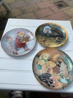 Drie decoratieve bordjes met poes, eend en beer, Ophalen of Verzenden