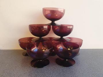 Aubergine kleurige cocktailglazen ( 8 stuks )