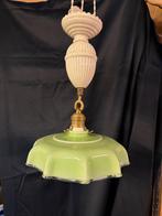 Vintage hanglamp met groene glazen kap, Huis en Inrichting, Lampen | Hanglampen, Ophalen of Verzenden, Gebruikt, Glas, Minder dan 50 cm