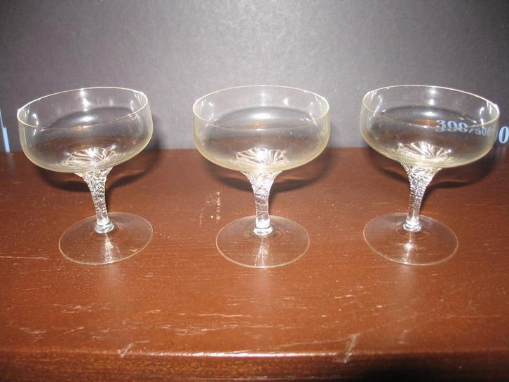 3 brocante likeurglaasjes, Verzamelen, Glas en Borrelglaasjes, Gebruikt, Overige typen, Ophalen