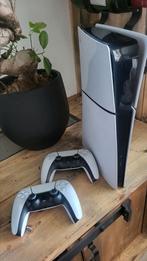 Sony PlayStation 5 (PS5) digital 1TB met 2 controllers, Spelcomputers en Games, Games | Sony PlayStation 5, Ophalen, Zo goed als nieuw