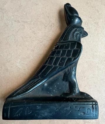 Mooi beeldje van de Egyptische god Horus beschikbaar voor biedingen