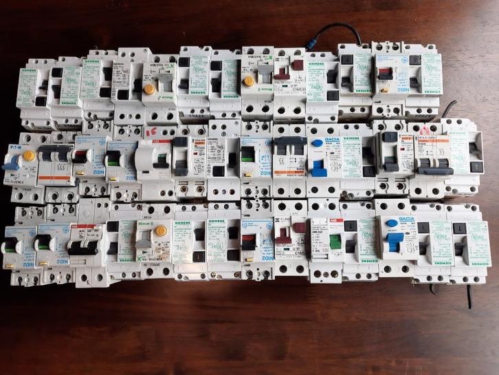 Aardlekschakerlaars - Automaatzekeringen - kilowatuurmeters, Hobby en Vrije tijd, Elektronica-componenten, Gebruikt, Ophalen