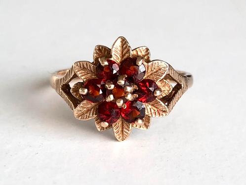 Gouden vintage entourage ring granaat maat 17,25 & 50, Sieraden, Tassen en Uiterlijk, Antieke sieraden, Ring, Goud, Met edelsteen