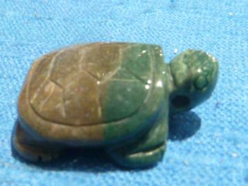 Hanger schildpad van Heliotroop beschikbaar voor biedingen