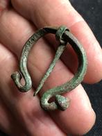Romeins NEDERLANDSE bodemvondst Omega FIBULA compleet!, Verzamelen, Overige Verzamelen, Verzenden, Gebruikt