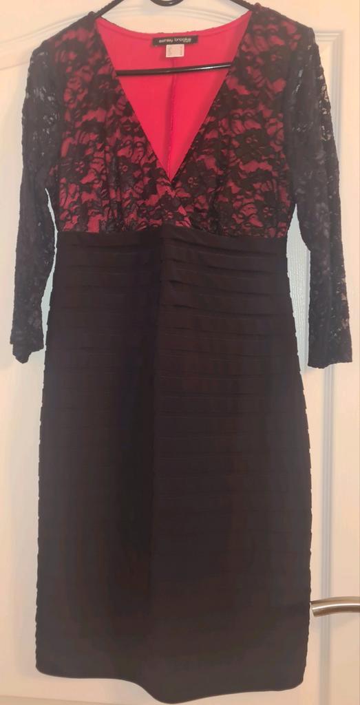 Ashley brook jurk zwart/rood/kant maat 36 z.g.a.n, Kleding | Dames, Jurken, Zo goed als nieuw, Maat 36 (S), Rood, Boven de knie