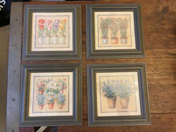 Set 4 prentjes schilderijtjes bloemen in lijst beschikbaar voor biedingen