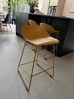 Oker gele barkruk (Livin24), Ophalen, Met voetsteun, 60 tot 90 cm, Zo goed als nieuw