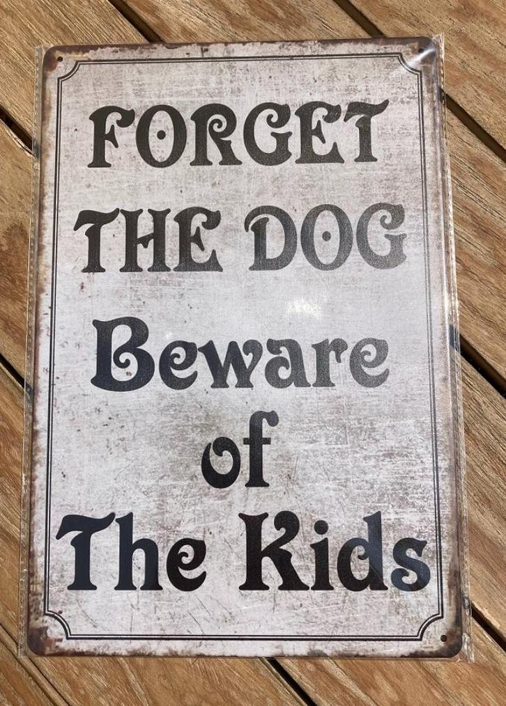 METAL SIGN FORGET THE DOG Beware of The Kids NIEUW, Huis en Inrichting, Woonaccessoires | Tekstborden en Spreuken, Nieuw, Ophalen of Verzenden
