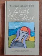 Licht dat met ons gaat - Marinus van den Berg, Boeken, Marinus van den Berg, Ophalen of Verzenden, Zo goed als nieuw, Eén auteur