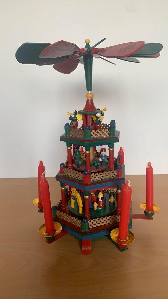 Kerstpiramide, 3 etages. Met 2 dozen kaarsjes., Diversen, Kerst, Gebruikt, Ophalen of Verzenden