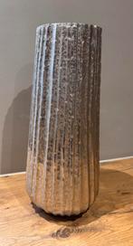 Mooie goud kleurige vaas., Ophalen of Verzenden, Zo goed als nieuw, Overige kleuren, Minder dan 50 cm