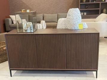 30% korting op Starfurn walnoot-serie SHOWROOM MODELLEN beschikbaar voor biedingen