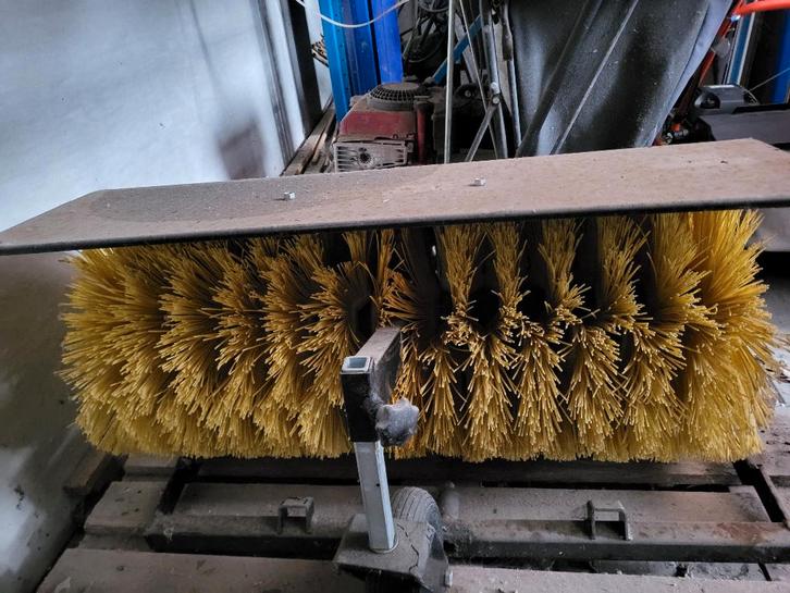 Borstel front Stiga, Tuin en Terras, Veegmachines, Gebruikt, Ophalen