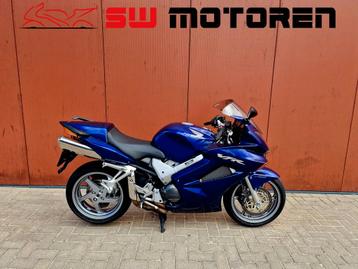 VFR800 FI VTEC, NL MOTOR, SUPER NETTE MOTOR, RC46.  VFR 800 beschikbaar voor biedingen