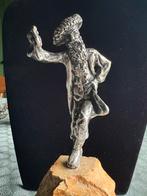 Zilveren beeldje van een dansende man op stenen voet, Antiek en Kunst, Ophalen of Verzenden