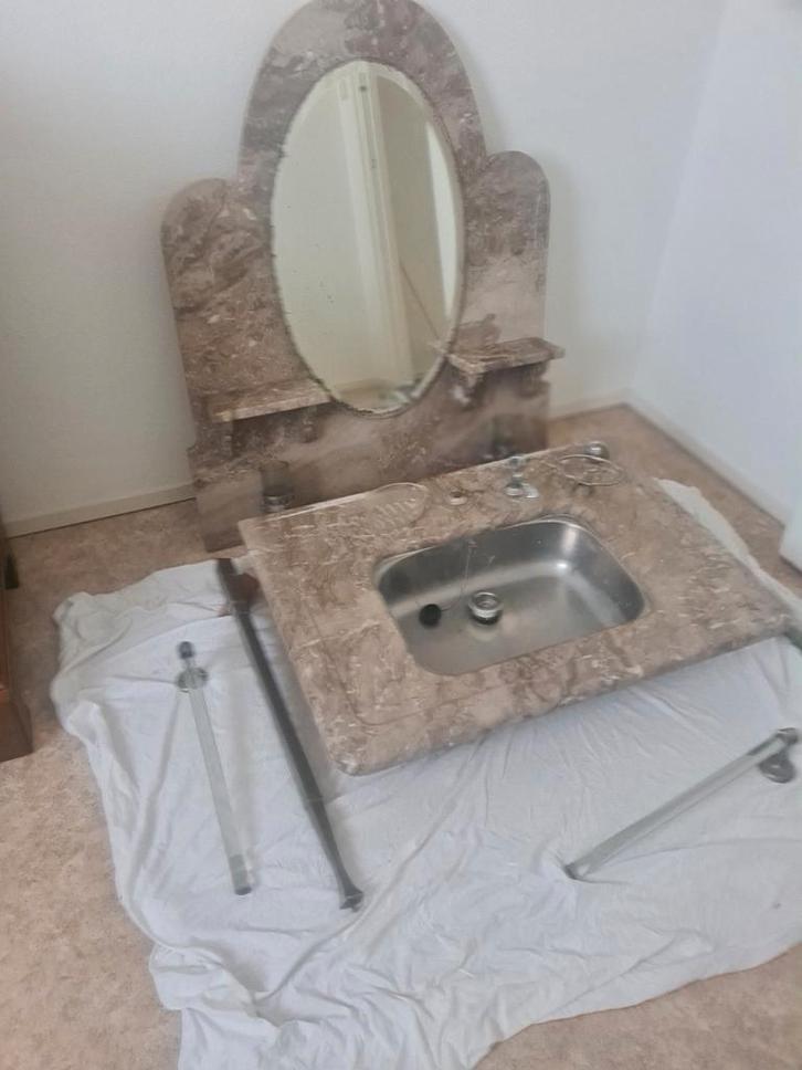 Antieke marmeren wastafel met spiegel, Huis en Inrichting, Badkamer | Badkamermeubels, Gebruikt, Wasbak of Wastafel, Minder dan 100 cm