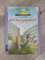 Wie doet nou zoiets hardcover boekje, Ophalen of Verzenden, Gelezen