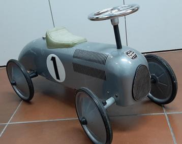 leuke, metalen, retro loopauto beschikbaar voor biedingen