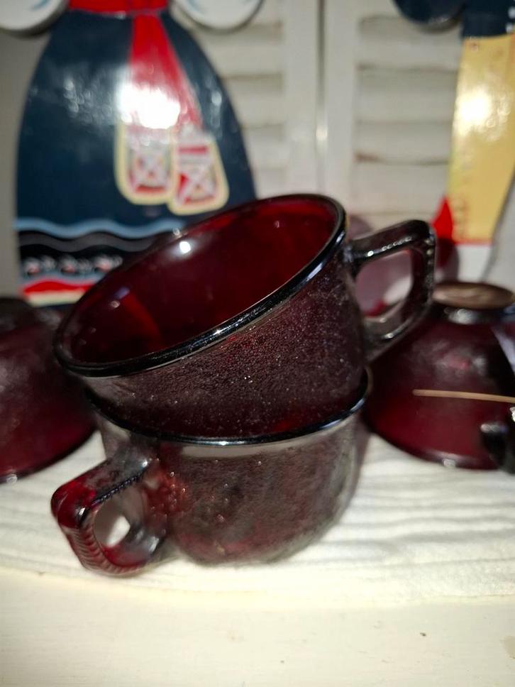 Set vintage Arcoroc Ruby punch of koffie/theekopjes, Huis en Inrichting, Keuken | Servies, Zo goed als nieuw, Kop(pen) en/of Schotel(s)