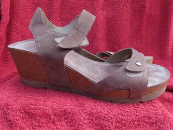 SANDALEN, kurkzool en verstelbare bandjes mt 42 beschikbaar voor biedingen