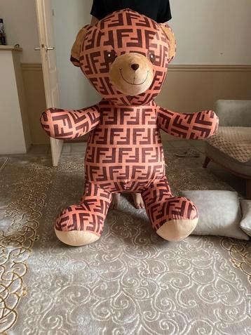 Grote Fendi Beer - Nieuw van de Kermis! beschikbaar voor biedingen